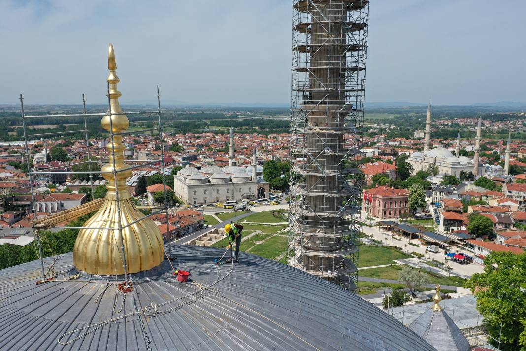 Selimiye Camisi'nin ana kubbe aleminin montajı tamamlandı 16